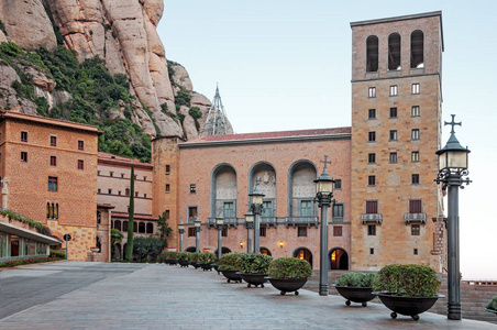 西班牙。在加泰罗尼亚，巴塞罗那蒙特塞拉特修道院的视图。著名的圣母  蒙特塞拉特