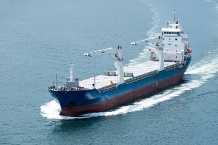 货船在伊兹密尔货船在海照片