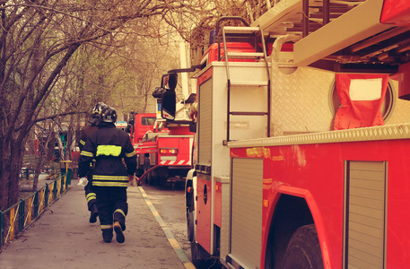 在房子里火图片