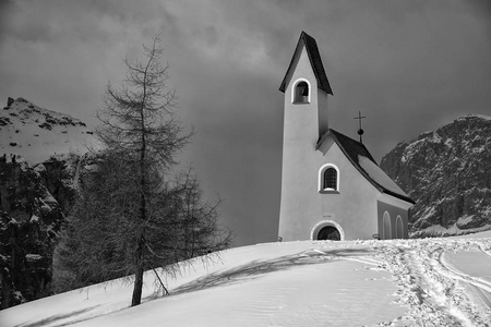 白云岩教堂观冬雪时间黑白相间