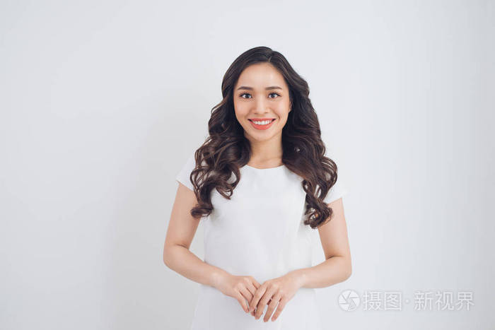 友好的微笑年轻漂亮的亚洲妇女肖像