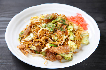 日式炒面日本炒面照片