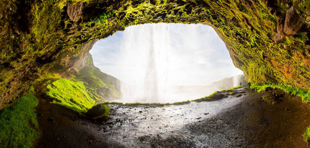 Seljalandsfoss 最著名的冰岛瀑布之一