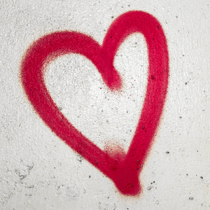红色的心概念或概念的抽象画的红心形状爱象征，隐喻到城市和浪漫的情人节