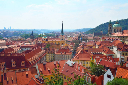 红屋顶老布拉格，从城堡的视图