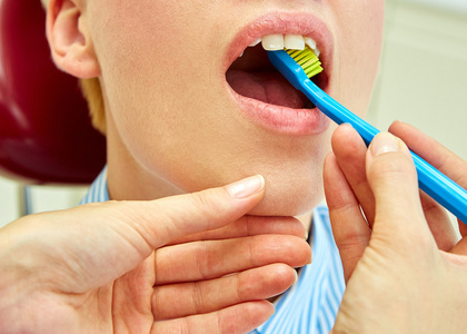 la correcta utilizacin de un cepillo de dientes para la higiene