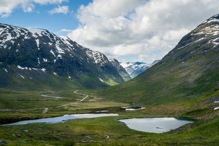 挪威山高原与小湖