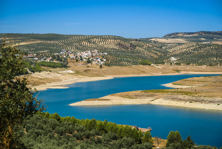 美丽的风景，与在西班牙的 Colomera 附近的湖