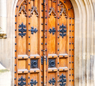 议会在伦敦老教堂的门和大理石仿古墙