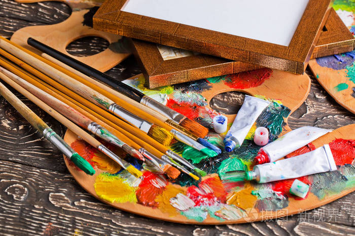 颜料和画笔的绘图