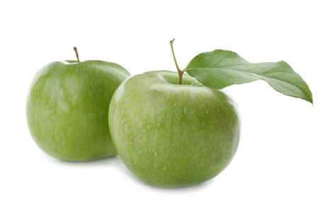 新鲜的绿色苹果在白色背景上
