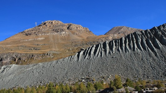 山 Rothorn 和 Oberrothorn 在秋天