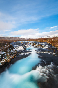 Bruarfoss 瀑布的蓝水长时间暴露