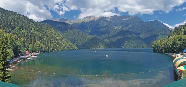 在阿布哈兹山区铁路智能运输系统的湖