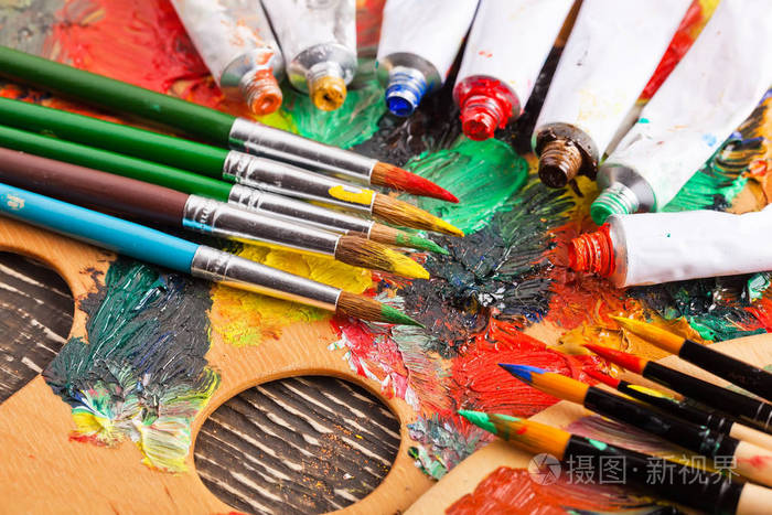 颜料和画笔的绘图