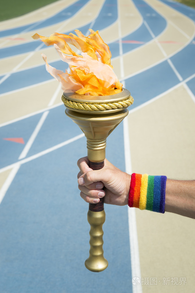 手握火炬彩虹腕带