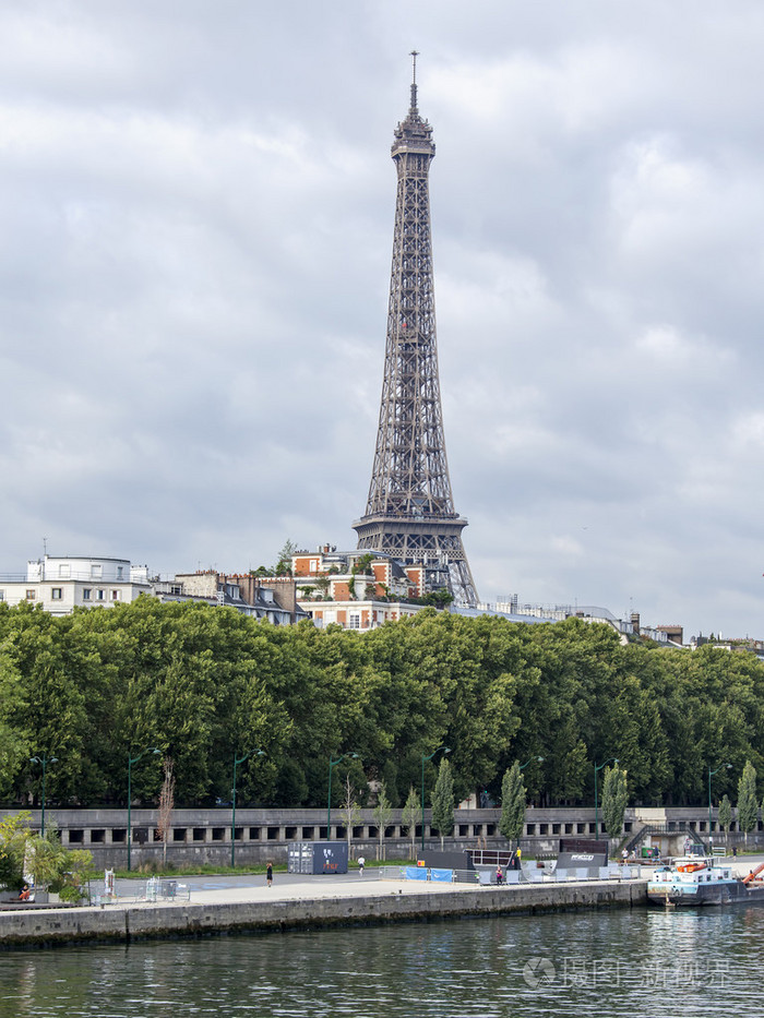 巴黎,法国,对 2015 年 9 月 29 日.城市景观与埃菲尔铁塔