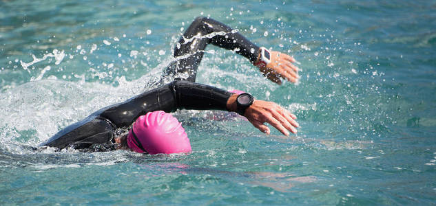 铁人三项长距离游泳, 在三项运动中游泳的人