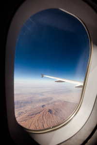在地球从飞机窗口查看