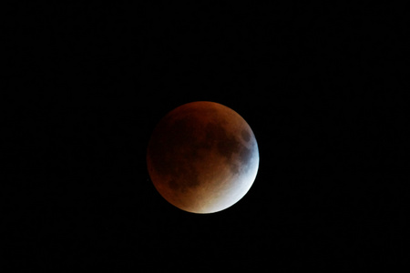 红月亮和月食 