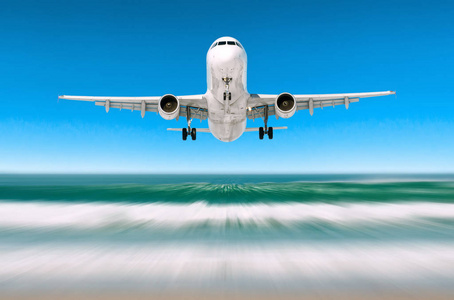 飞越热带海面的飞机在登上机场前飞过海滩。