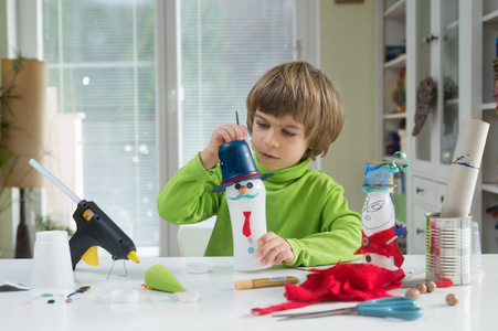 支持创造力,学习通过做,手工工艺.