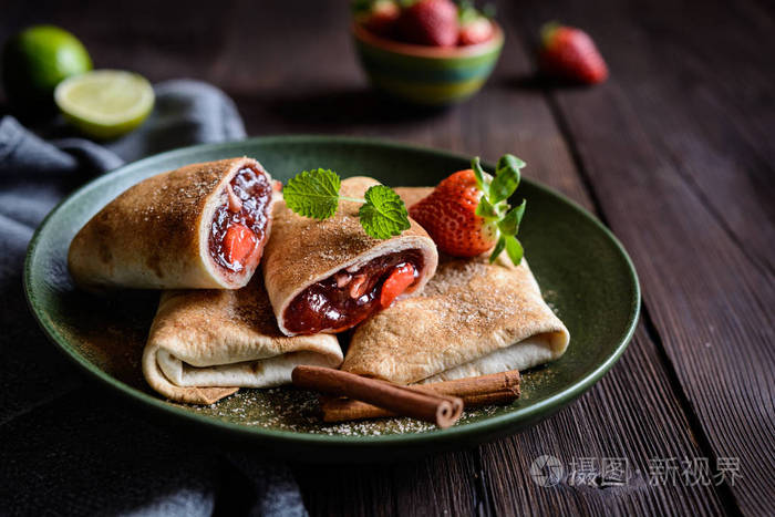 香烤墨西哥春卷草莓馅