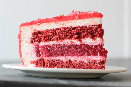 红丝绒美味的红色自制蛋糕