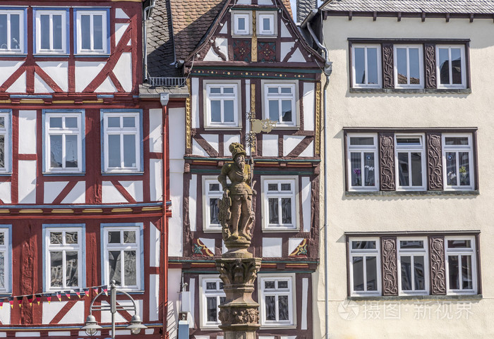 Butzbach 在中世纪的老房子，与骑士雕像