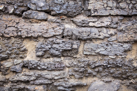由石头制成的中世纪古城墙