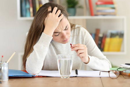 睡眠图标矢量插图安眠药牛奶饼干饼干玻璃瓶睡猫眼罩妇女手从银行吃药