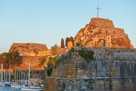 在拉岛，科孚岛旧堡垒