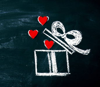 创造性的爱或情人节概念与礼品盒和心