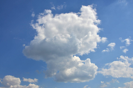 图像的背景使用一天按时清除蓝蓝的天空和洁白的云朵