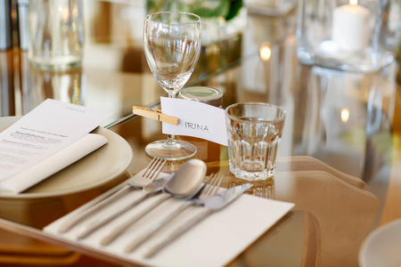 婚礼或宴会用白色桌子