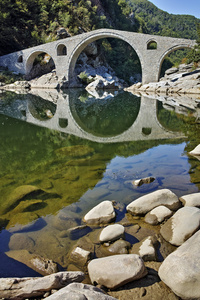 g 的魔鬼桥保加利亚索非亚镇附近的视图