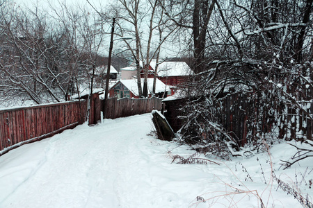 下雪的村庄图片