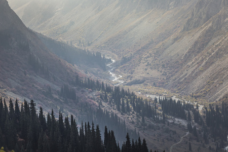 Ala 差峡谷在总和的山地景观的全景