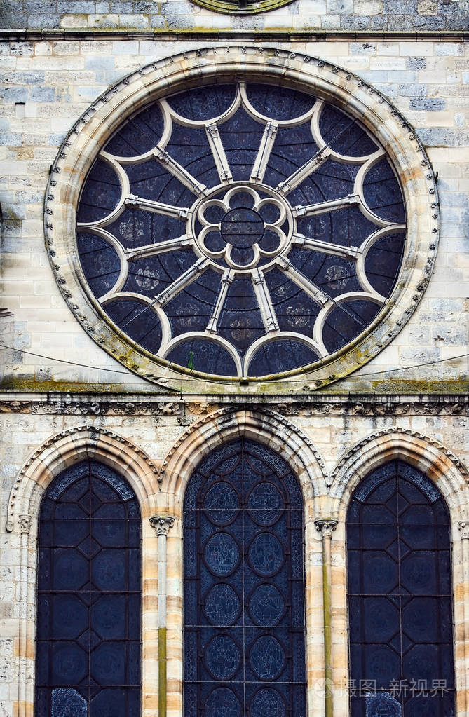 法国特鲁瓦的哥特式教堂彩绘玻璃窗窗