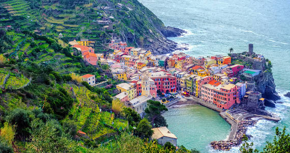 Vernazza 镇在地中海海岸, 五渔村, 意大利