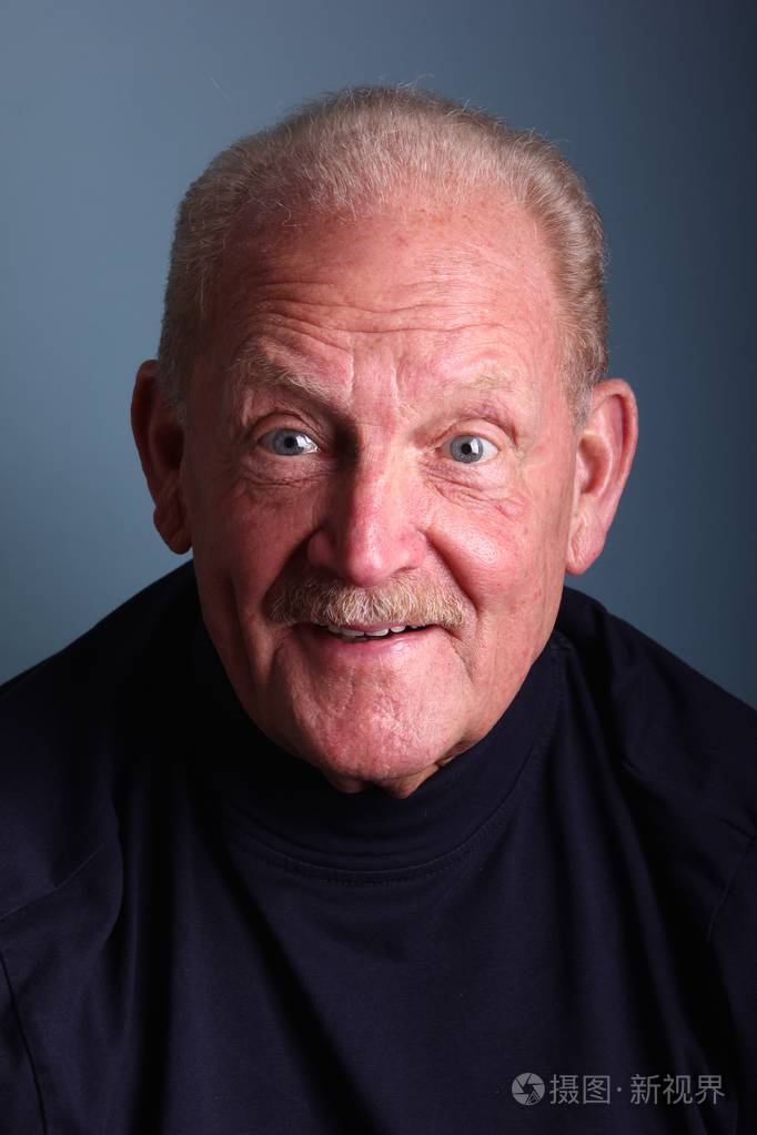 英俊漂亮的老头