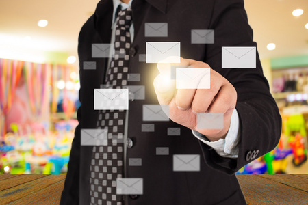 通信业务团队发送电子邮件图片