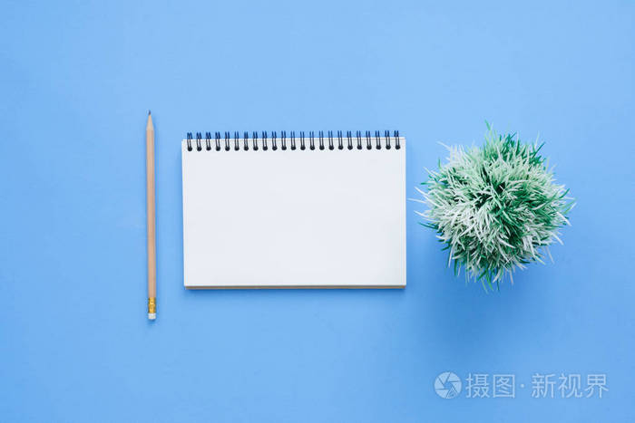 创意平躺照片工作区办公桌 顶部查看办公桌与打开模拟笔记本和铅笔和植物在蓝色粉彩色彩背景 顶部视图与复制空间 平躺摄影照片 正版商用图片0fz9c3 摄图新视界 创意平躺照片工作区办公桌 顶部查看办公桌与打开模拟笔记本和铅笔和植物在蓝色粉彩色彩背景 顶部视图与复制空间 平躺摄影照片 正版商用图片0fz9c3 摄图新视界