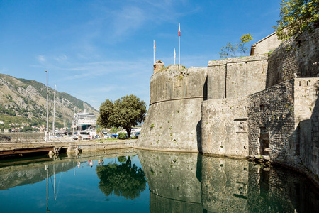 黑山 Kotor 老城的堡垒城墙