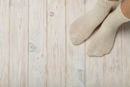 帅哥白袜子脚图片