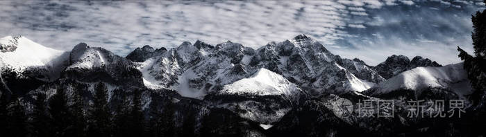 积雪覆盖的山峰 Tatra 山脉