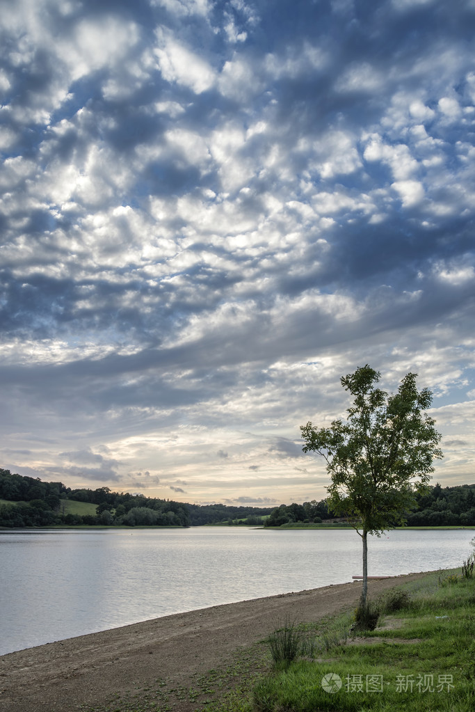 平静的湖面夏季英语计数戏剧性暴风雨日落