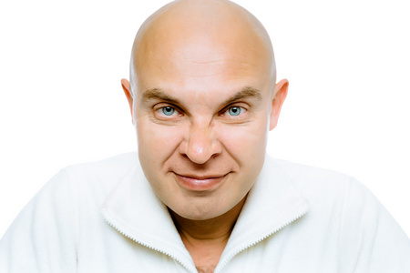 秃头的男人图片