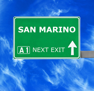 圣马利诺道路标志反对清澈的天空