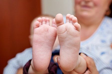 软的新生婴儿脚
